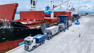Primer buque de fertilizantes llega a Puerto Antioquia